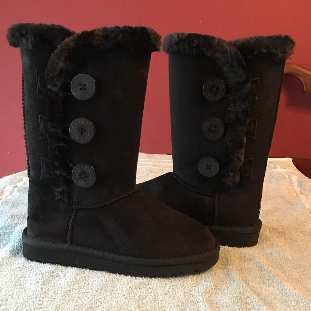 Ugg Bailey triple button boots size 6